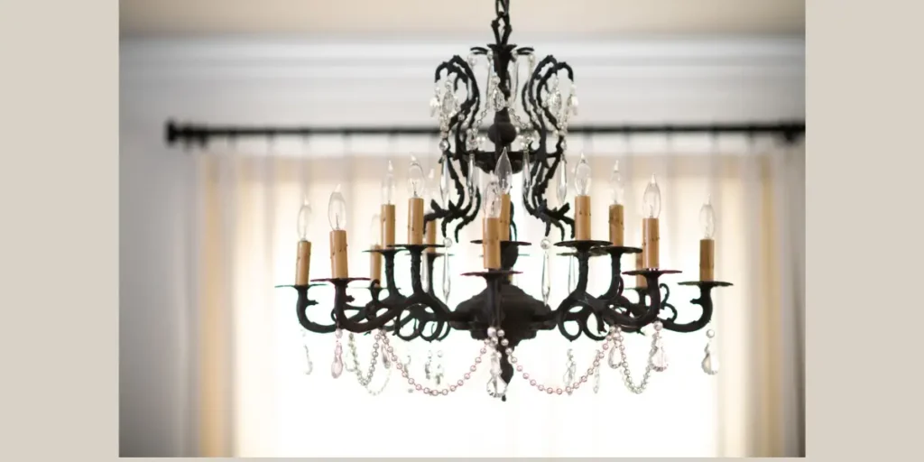 Sculptural Chandeliers as Statement Pieces