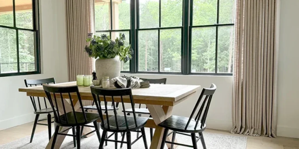 Floor-Length Neutral Curtains for a Balanced Dining Look