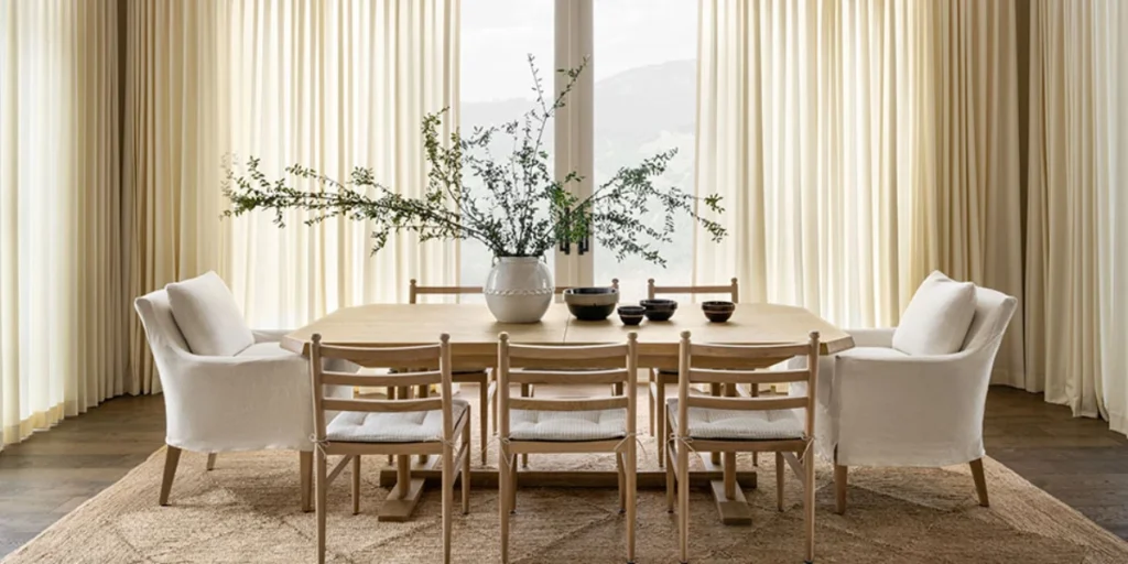 Linen Curtains for a Natural and Relaxed Dining Room
