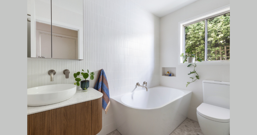 Corner Bath Bathroom Suite for Space Saving