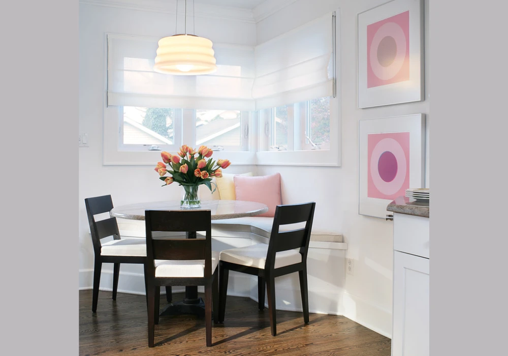 Corner Kitchen Dining Table Setup