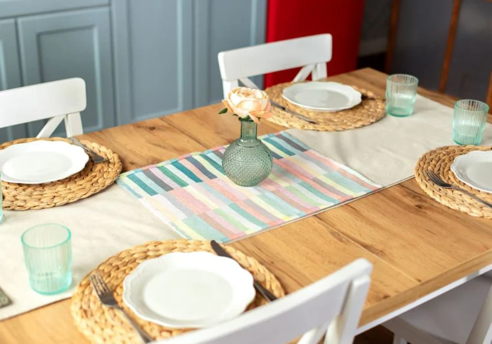 Dining Table Arrangement Ideas With a Table Runner
