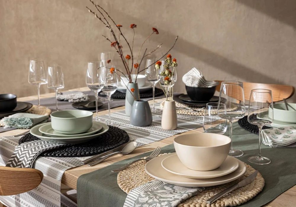 Layered Plate Dining Table Setup