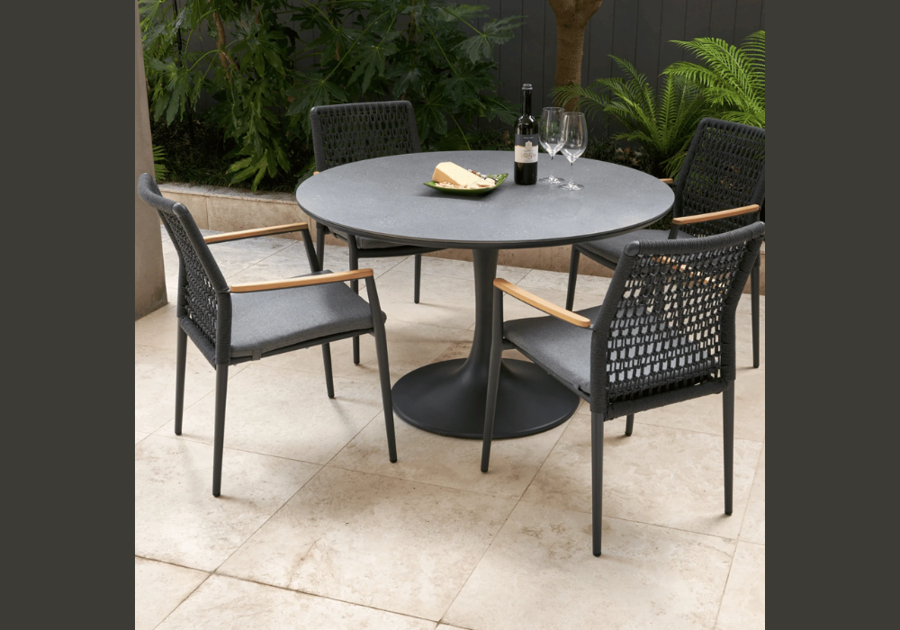 Outdoor Round Dining Table Setup