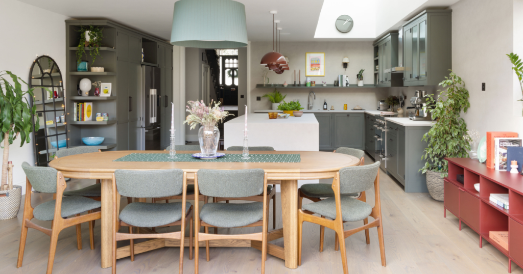 Simple Family Dinner Table Layout