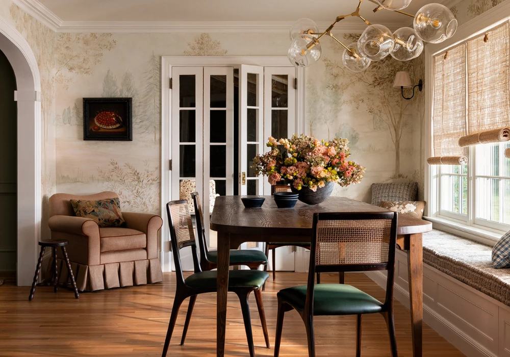 Vintage-Inspired Dining Table Decor