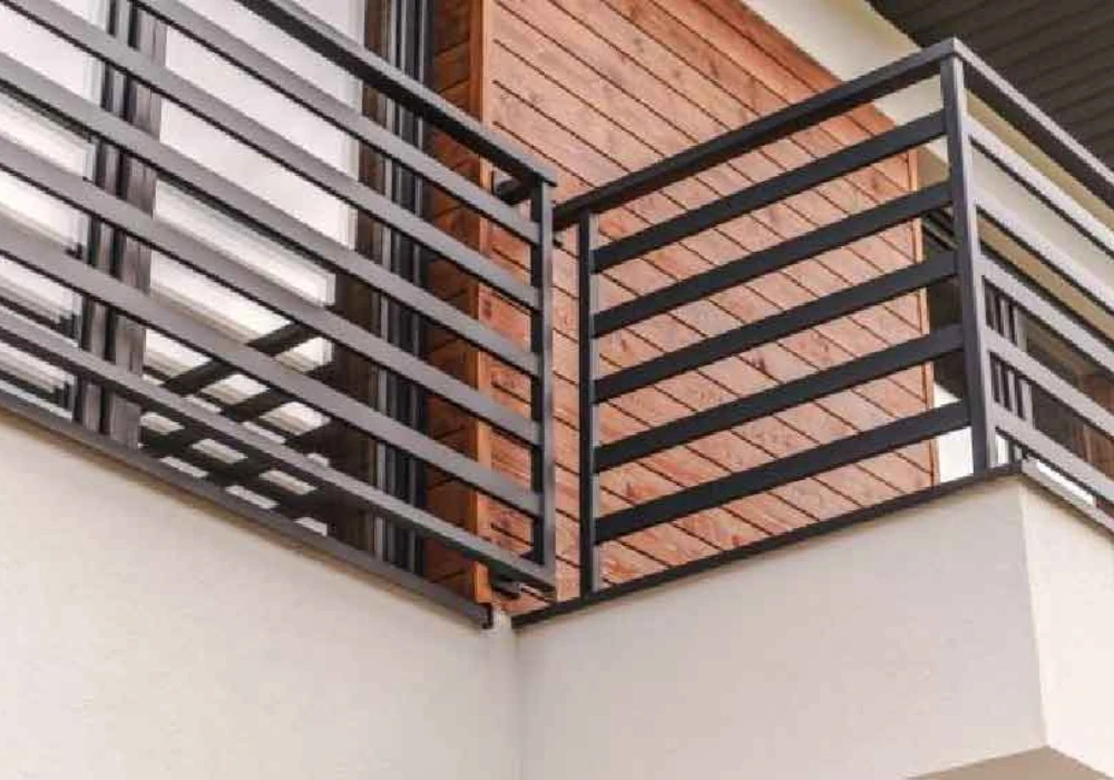 Aluminum Balcony Railing Ideas for a Lightweight, Durable Option