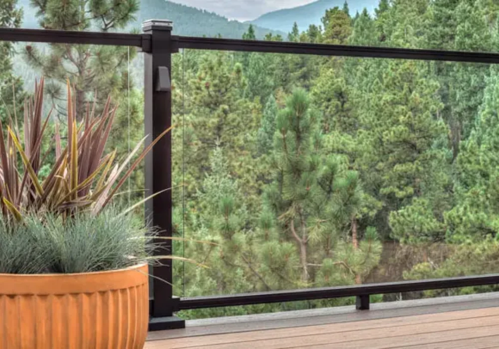 Aluminum and Glass Backyard Railing Ideas for a Sleek Modern Look