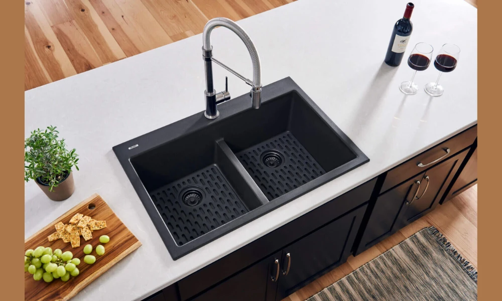 Black kitchen sink idea for a bold and modern style