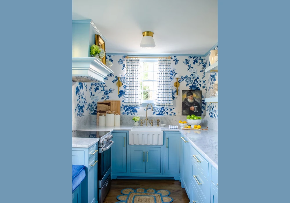 Choose Compact and Multi-Use Decor Items