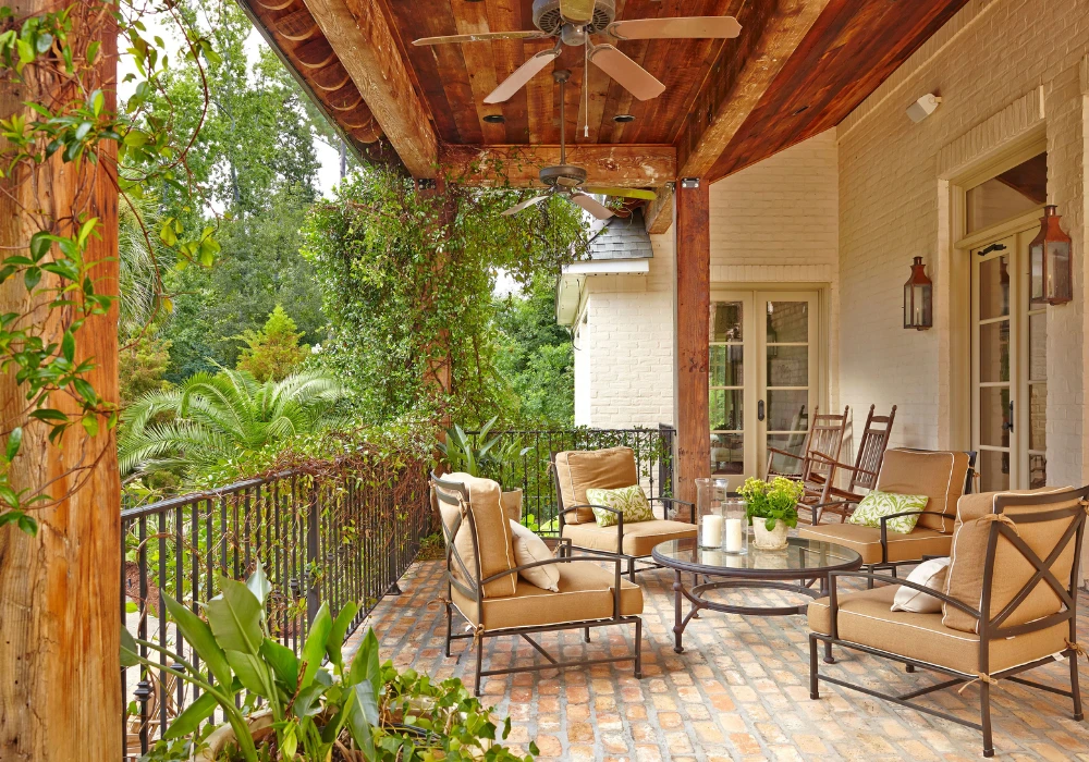 Farmhouse-Inspired Railings for a Cozy Feel