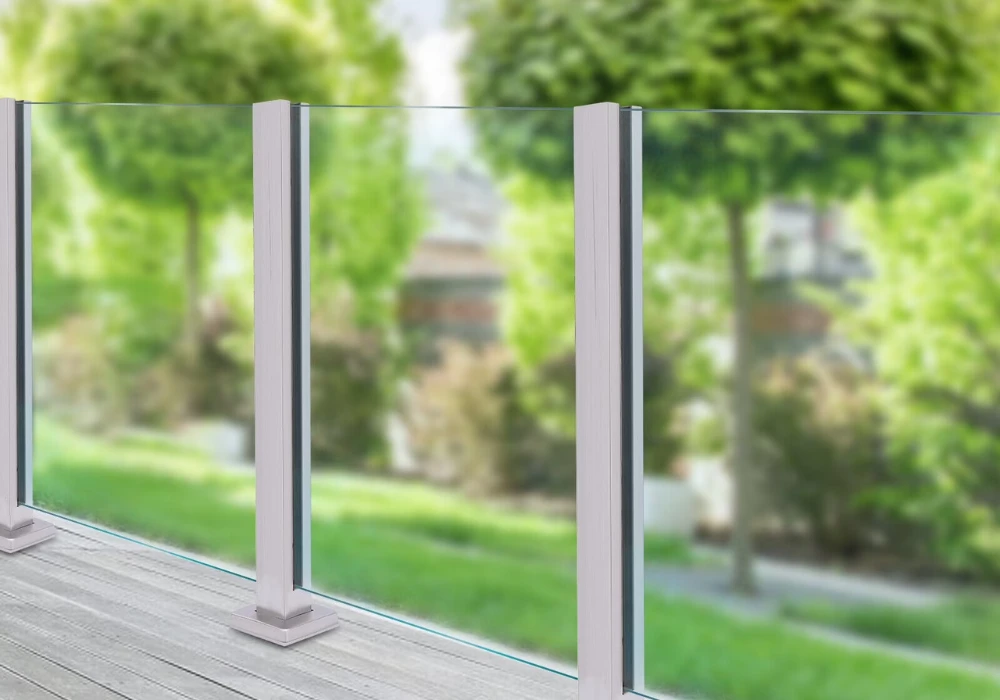 Glass and Aluminum Railing Ideas for an Elegant Look