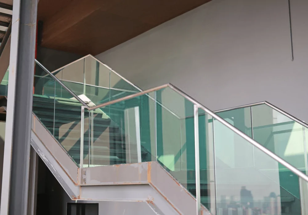 Glass and Steel Stair Railing Ideas for a Sleek Finish