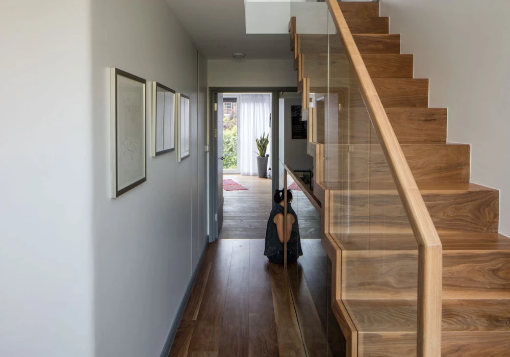 Glass and Wood Stair Railing Ideas for a Modern, Sleek Look