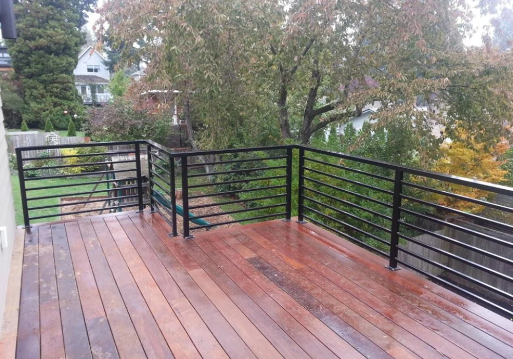 Horizontal Bar Outdoor Railing Ideas for a Sleek Exterior