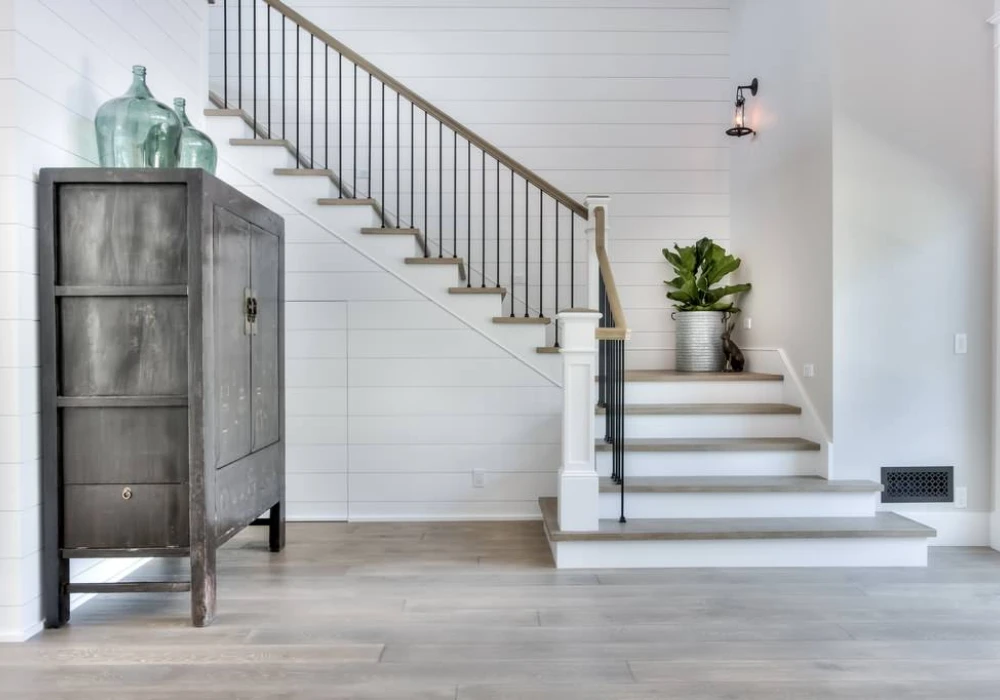 Ladder-Style Railings for a Simple, Sleek Design