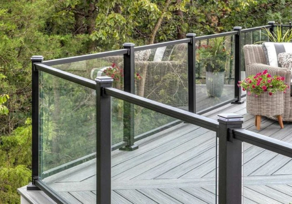Metal and Glass Backyard Railing Ideas for a Modern Look