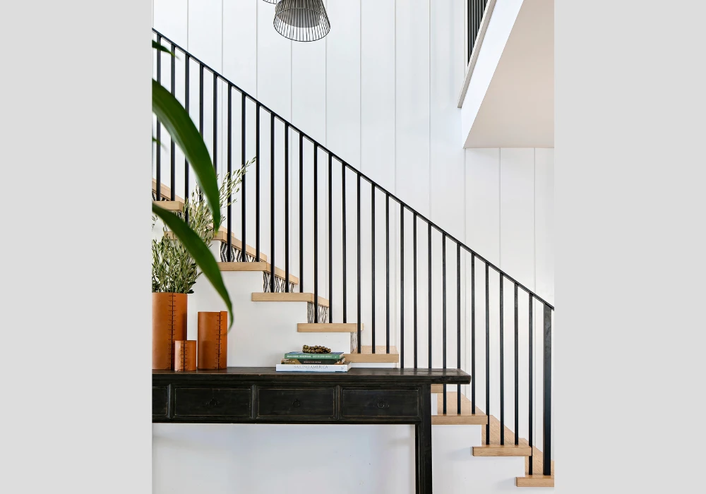 Minimalist Indoor Railing Ideas with Clean Lines