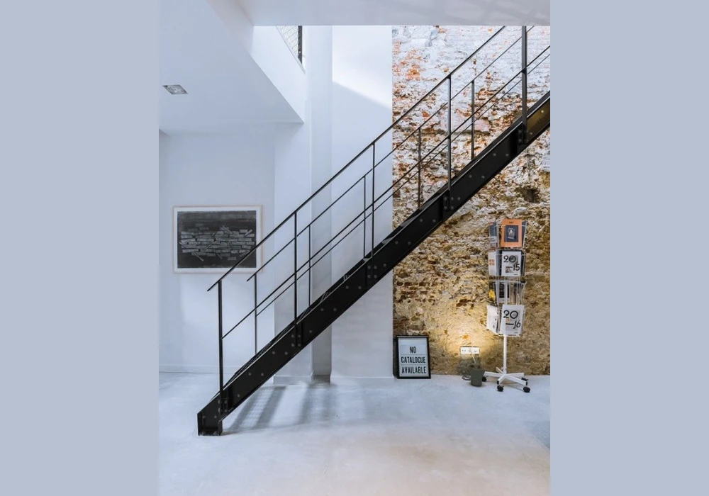 Minimalist Stair Railing Ideas with a Simple Handrail