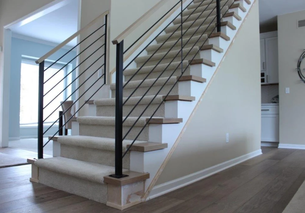 Minimalist Wood and Metal Railing with Horizontal Bars