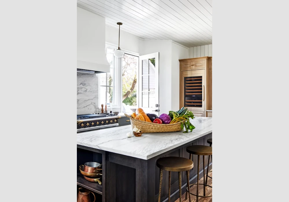 Simple Centerpiece Tray Setup for a Clean Look