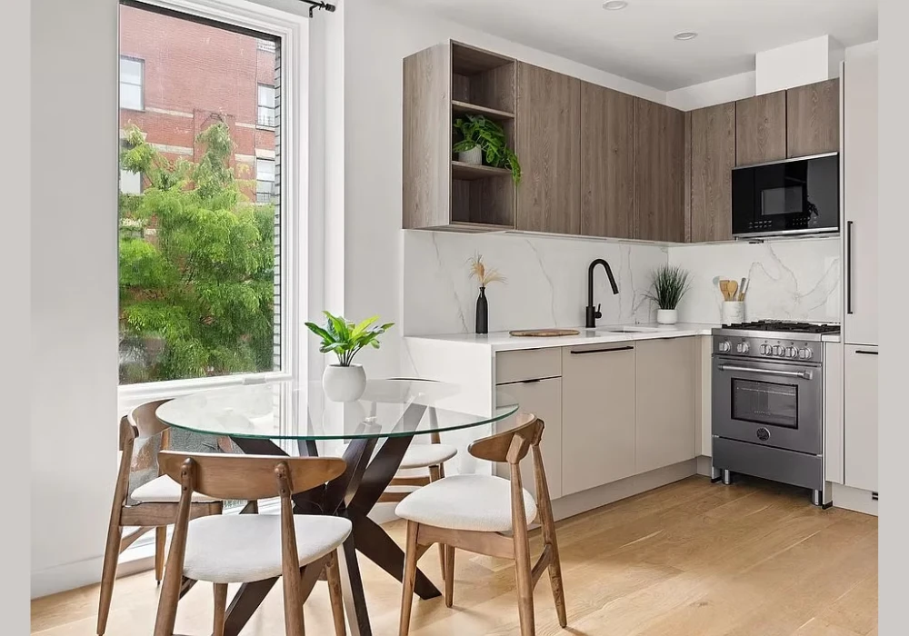 Minimalist Decor for a Clean and Modern Table