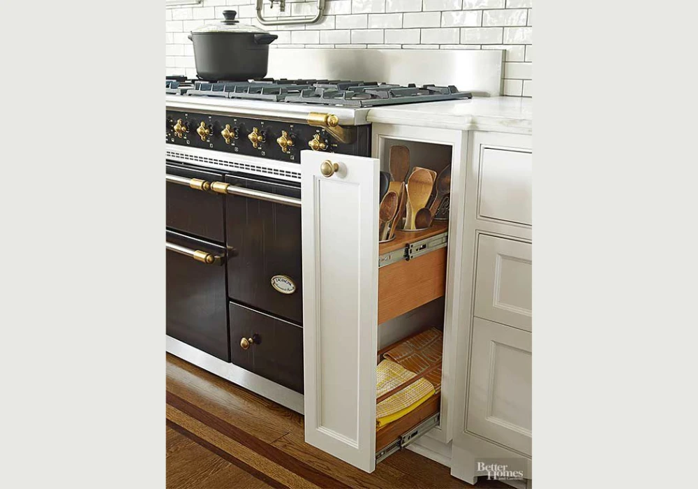 Pull Out Shelves for Easy Access