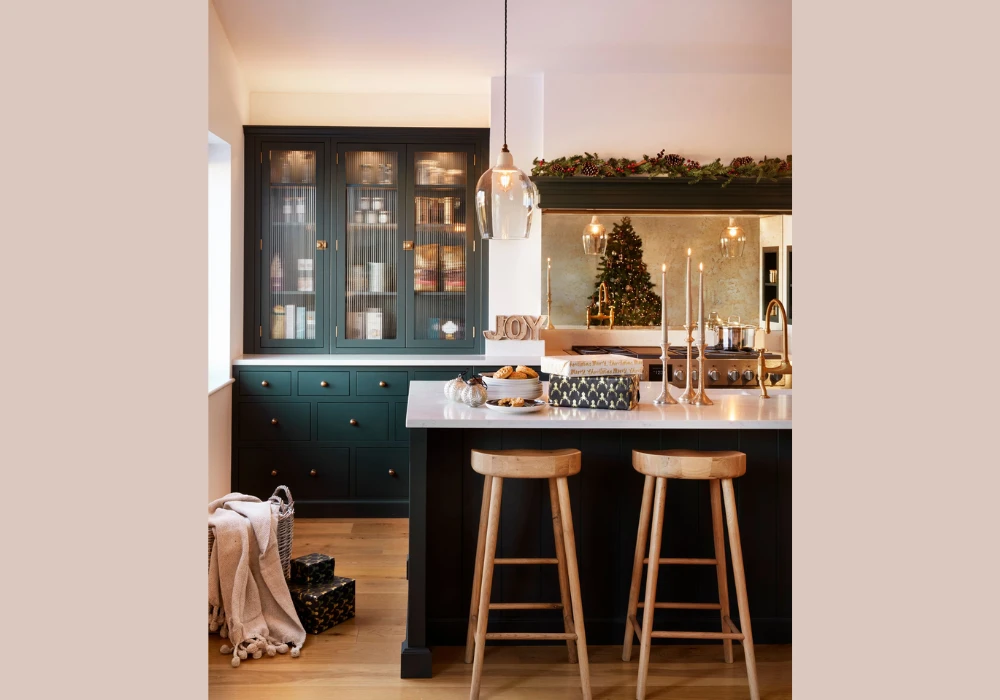 Lantern and Candlelight Display for a Warm and Atmospheric Island Corner