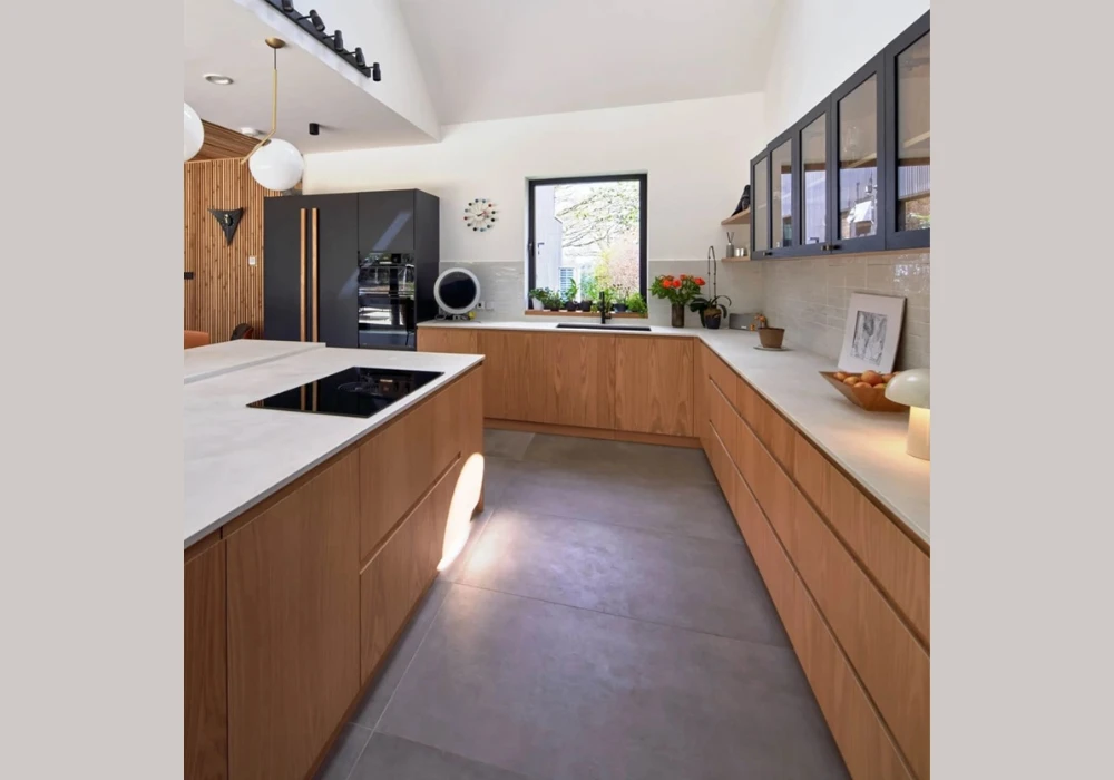  G Shaped Kitchen Layout for Extra Storage and Work Zones