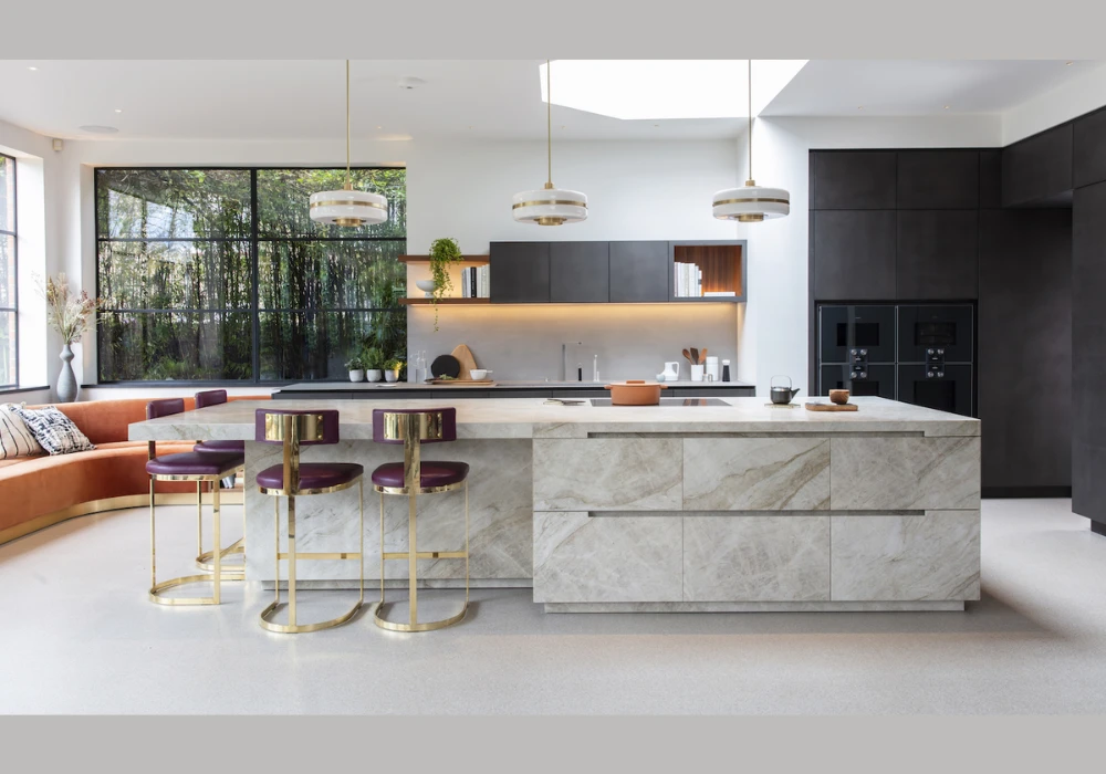 Kitchen Living Room with Breakfast Bar