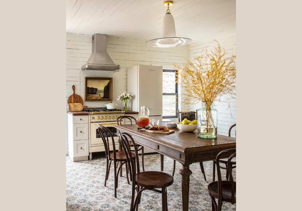 Vintage Lighting Fixtures for Farmhouse Kitchen Ambience