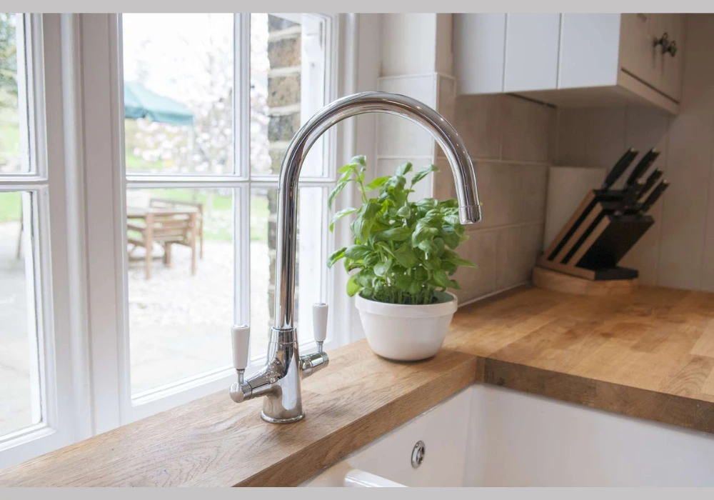 Single Handle Kitchen Faucet Ideas for Simple Control