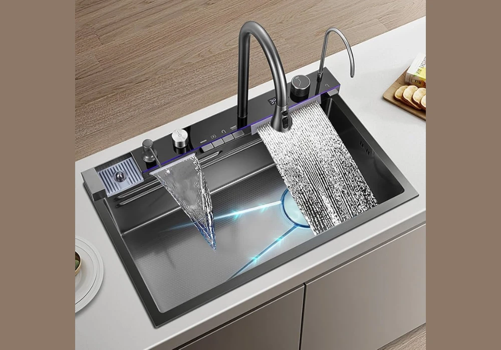 Smart Kitchen Faucet with Temperature Display