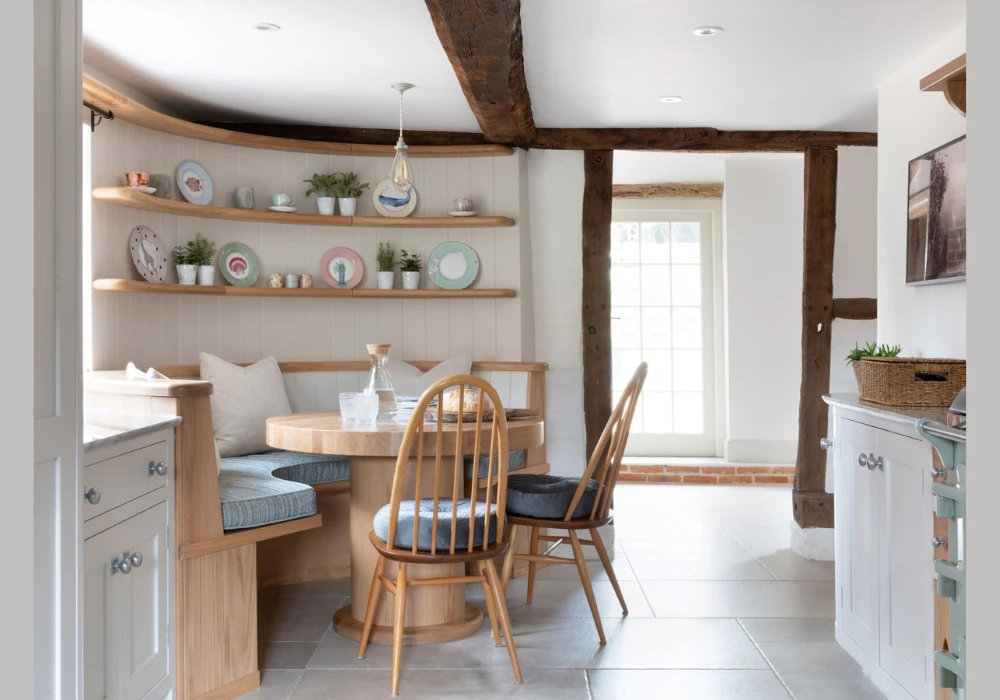 Wooden Kitchen Chair Ideas for Classic Comfort