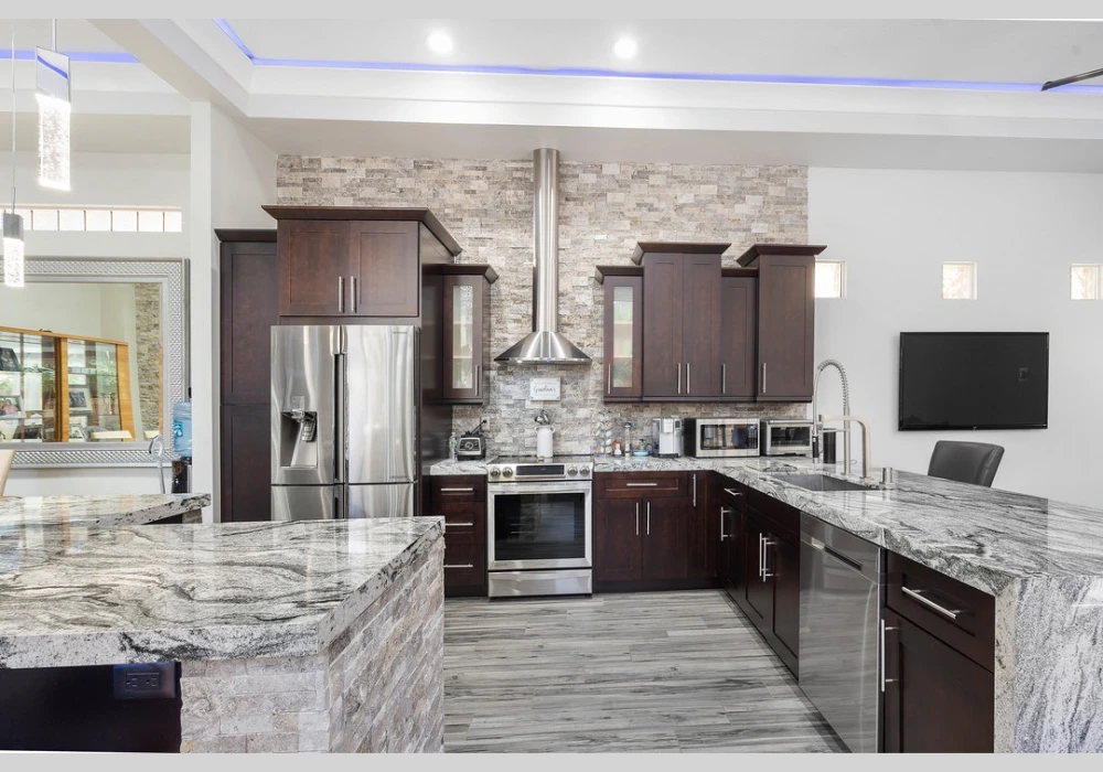 Large Kitchen Layout Idea for Spacious and Organized Homes