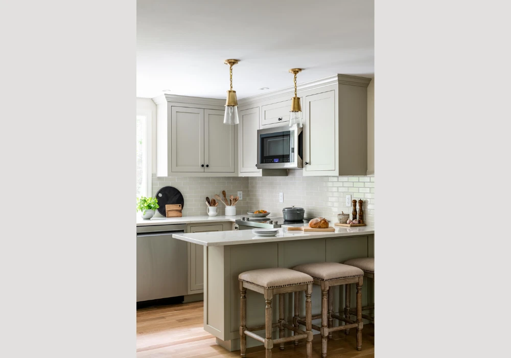 G Shaped Kitchen Layout Idea for Extra Workspace and Storage