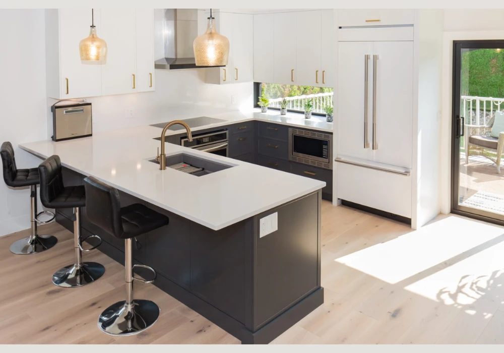 Peninsula Kitchen Layout Idea for Smart Space Division