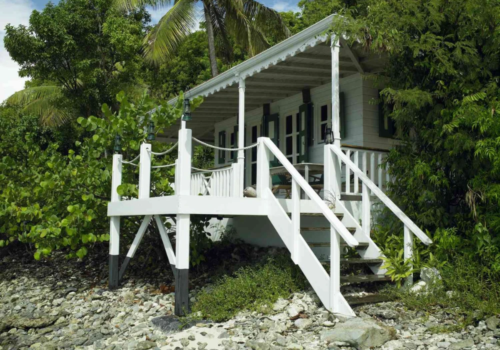 Rope Patio Railing Ideas for a Coastal Vibe\

