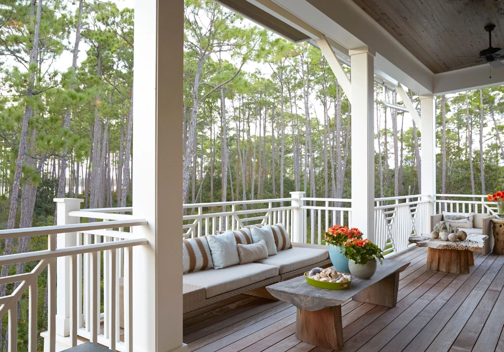 White Outdoor Railing Ideas for a Bright Porch Style