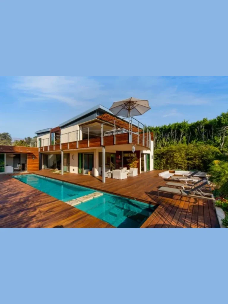 Narrow balcony lap pools