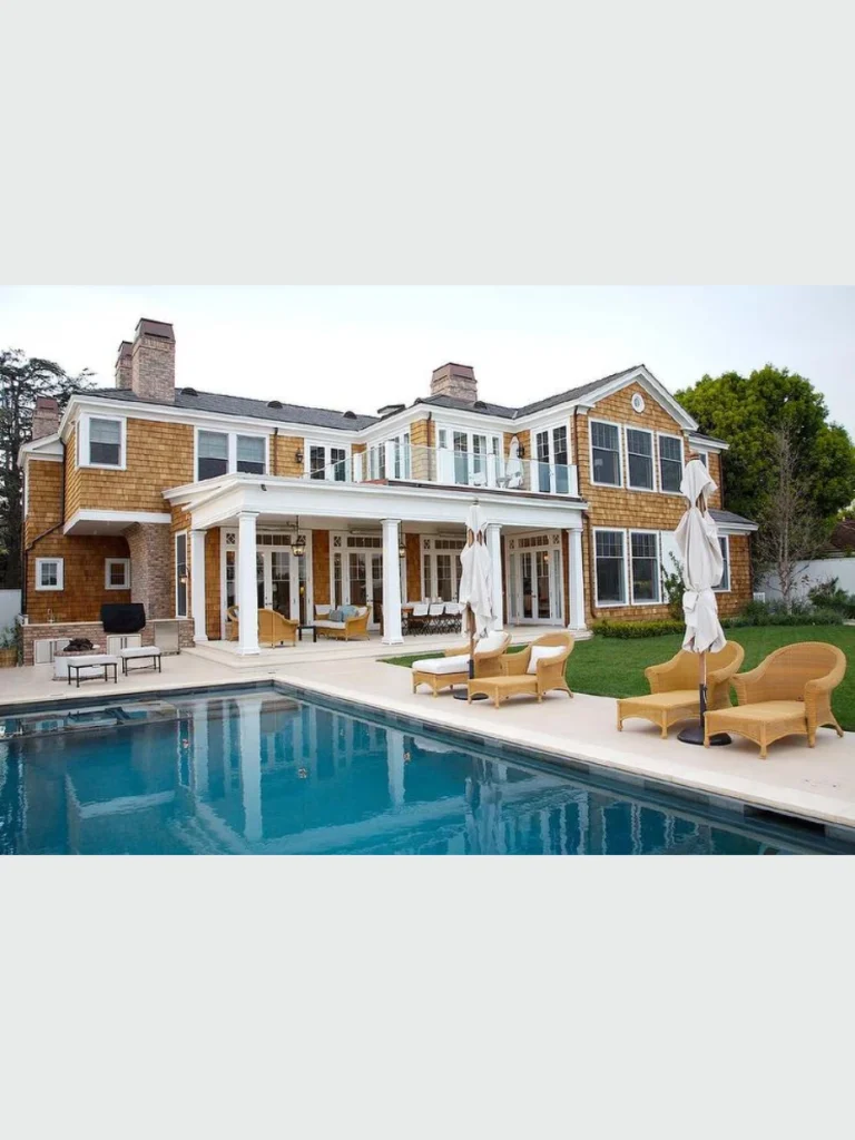 Mirrored exterior balcony pools