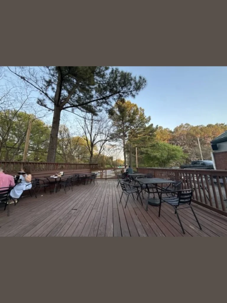 High Quality Bar and Dining Zones