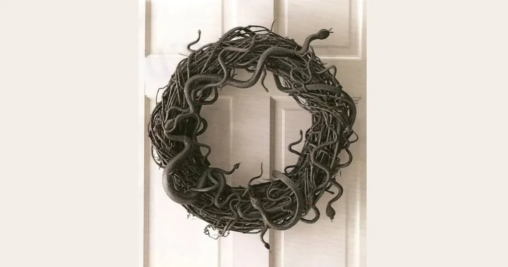 Top Medusa Plastic Snake Wreath